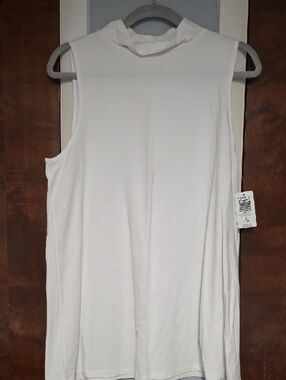 NWT SIZE 3 Torrid White Sleeveless Mock Neck Top